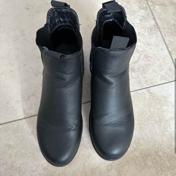 Black ankle booties - Picture 3 of 6